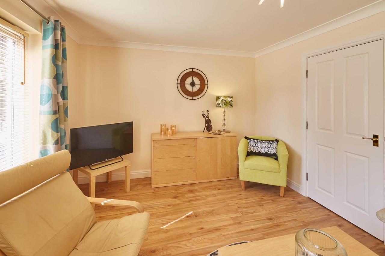 Host & Stay - The Scuttlebutt Townhouse Уитби Екстериор снимка