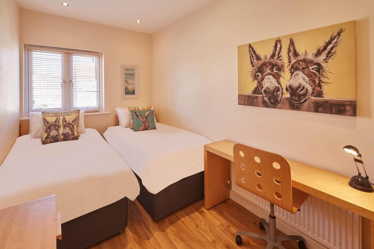 Host & Stay - The Scuttlebutt Townhouse Уитби Екстериор снимка