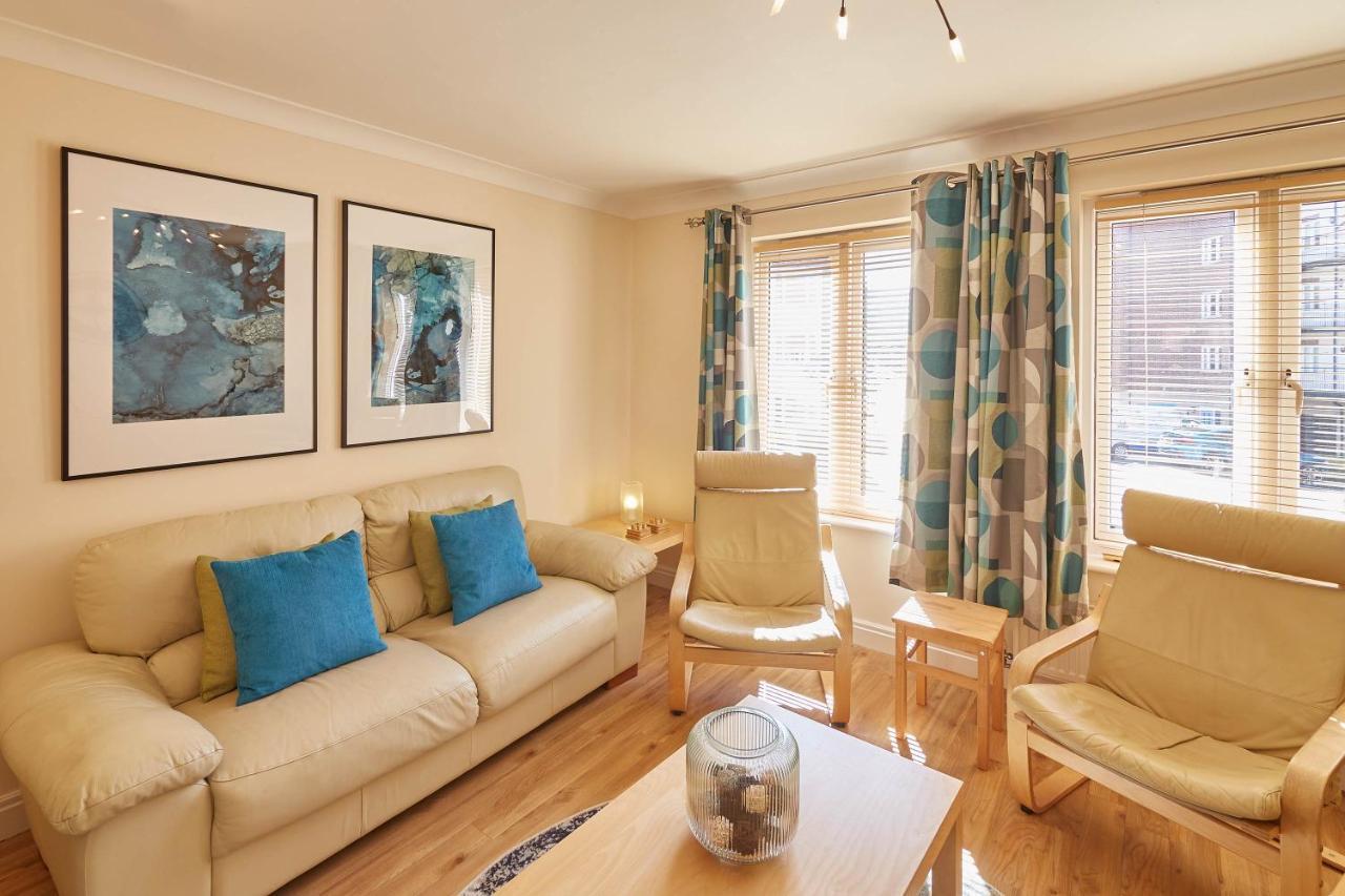 Host & Stay - The Scuttlebutt Townhouse Уитби Екстериор снимка