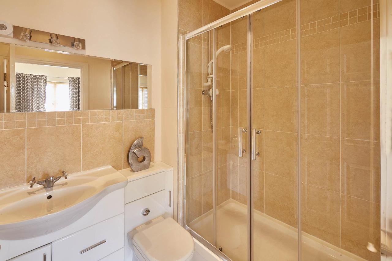 Host & Stay - The Scuttlebutt Townhouse Уитби Екстериор снимка
